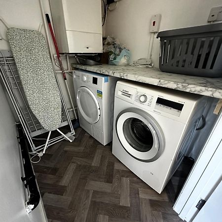 Kennedy Villa - 5 Bedroom House With Hot Tub, Wifi, Free Parkings, Close To Bicester Village 외부 사진