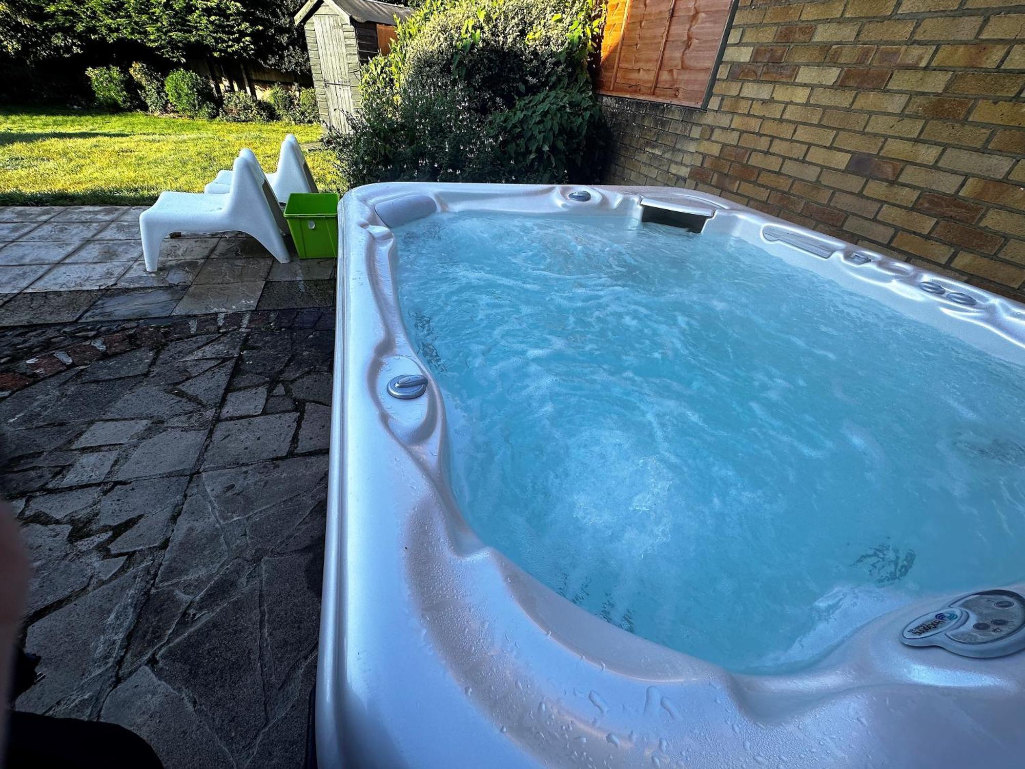 Kennedy Villa - 5 Bedroom House With Hot Tub, Wifi, Free Parkings, Close To Bicester Village 외부 사진