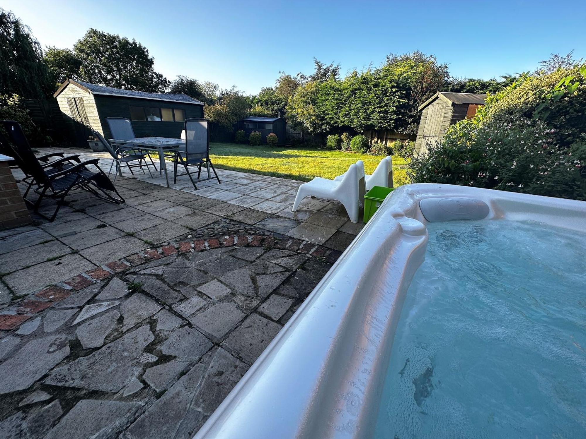 Kennedy Villa - 5 Bedroom House With Hot Tub, Wifi, Free Parkings, Close To Bicester Village 외부 사진