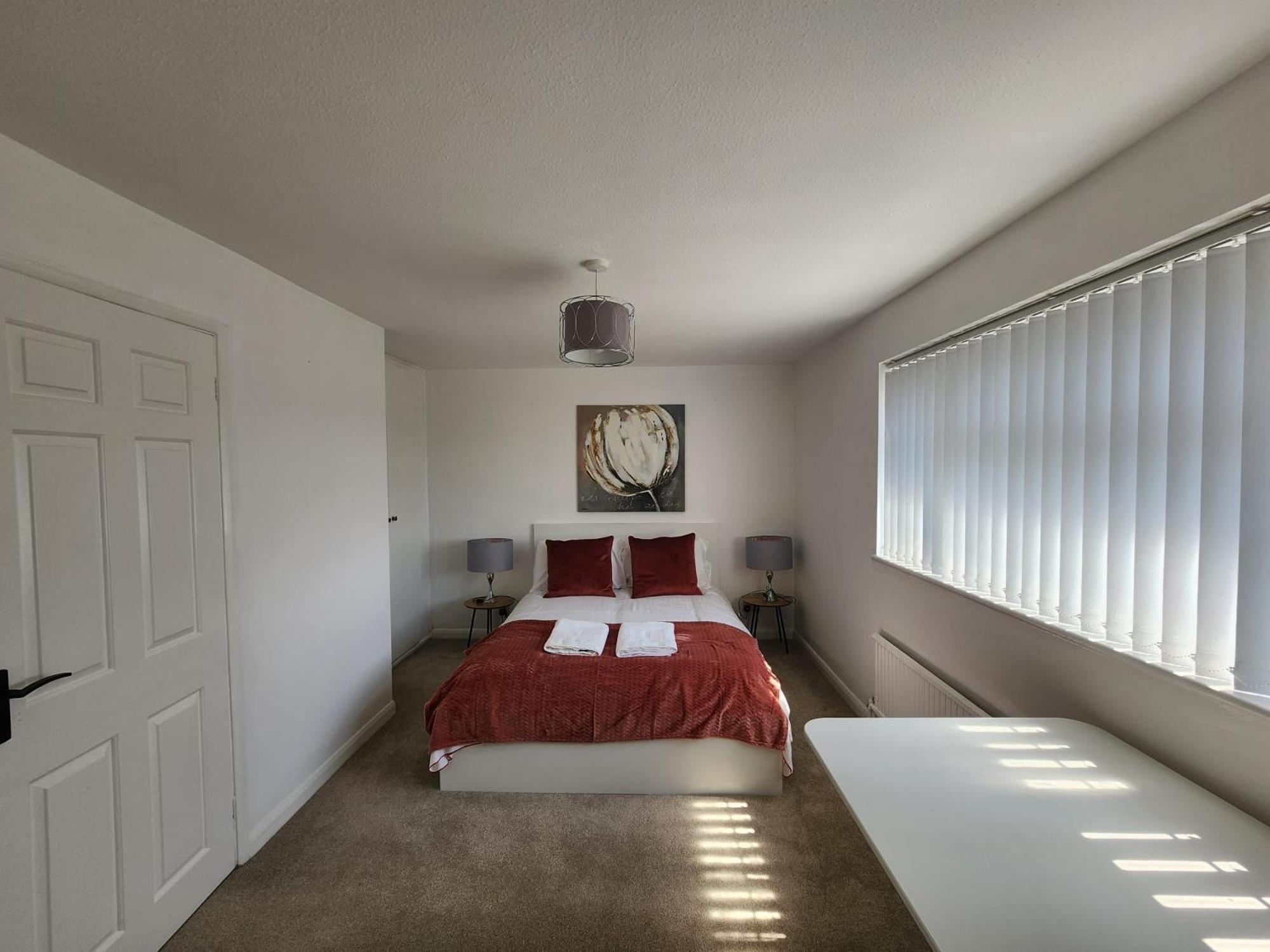 Kennedy Villa - 5 Bedroom House With Hot Tub, Wifi, Free Parkings, Close To Bicester Village 외부 사진