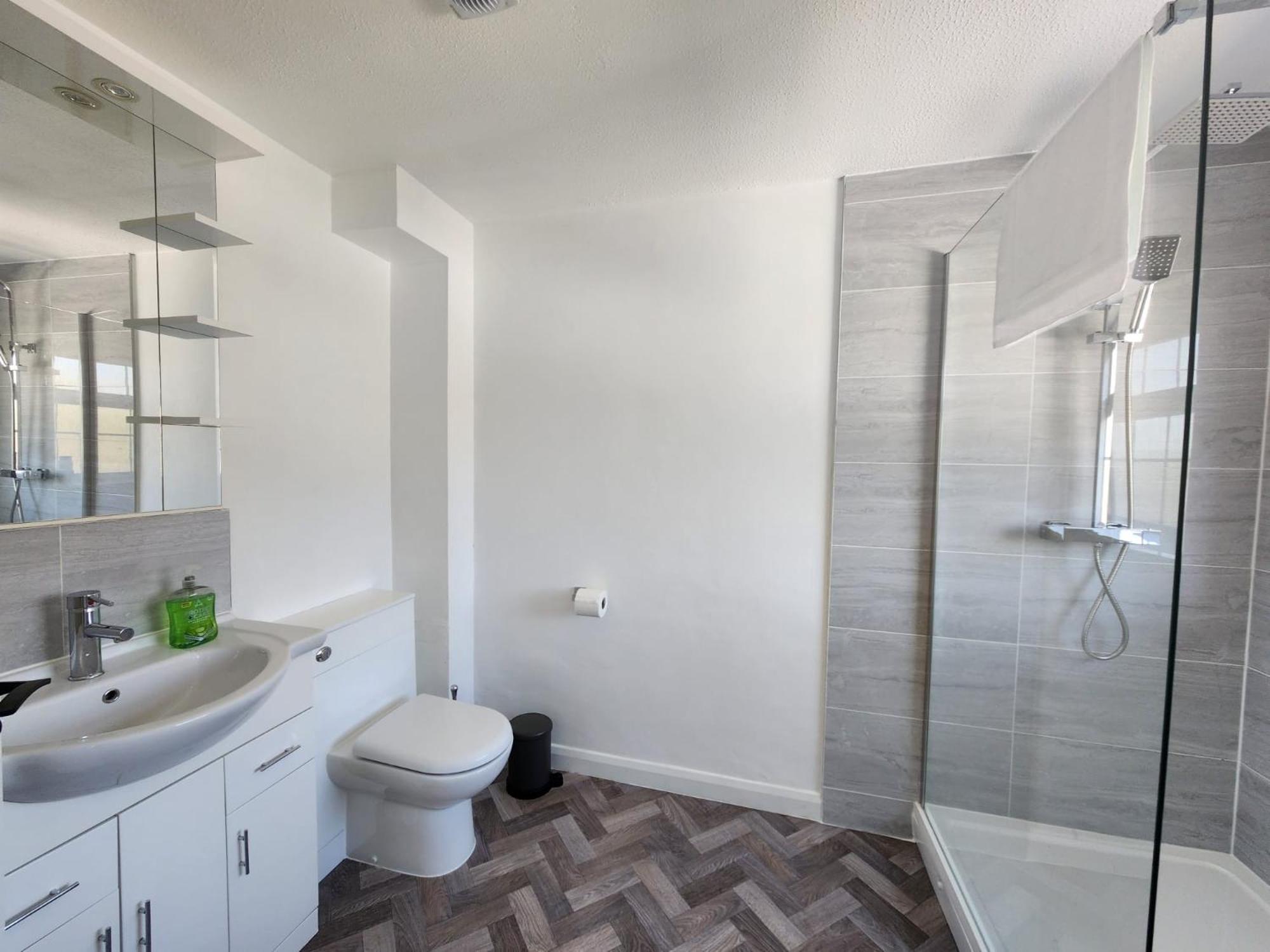 Kennedy Villa - 5 Bedroom House With Hot Tub, Wifi, Free Parkings, Close To Bicester Village 외부 사진