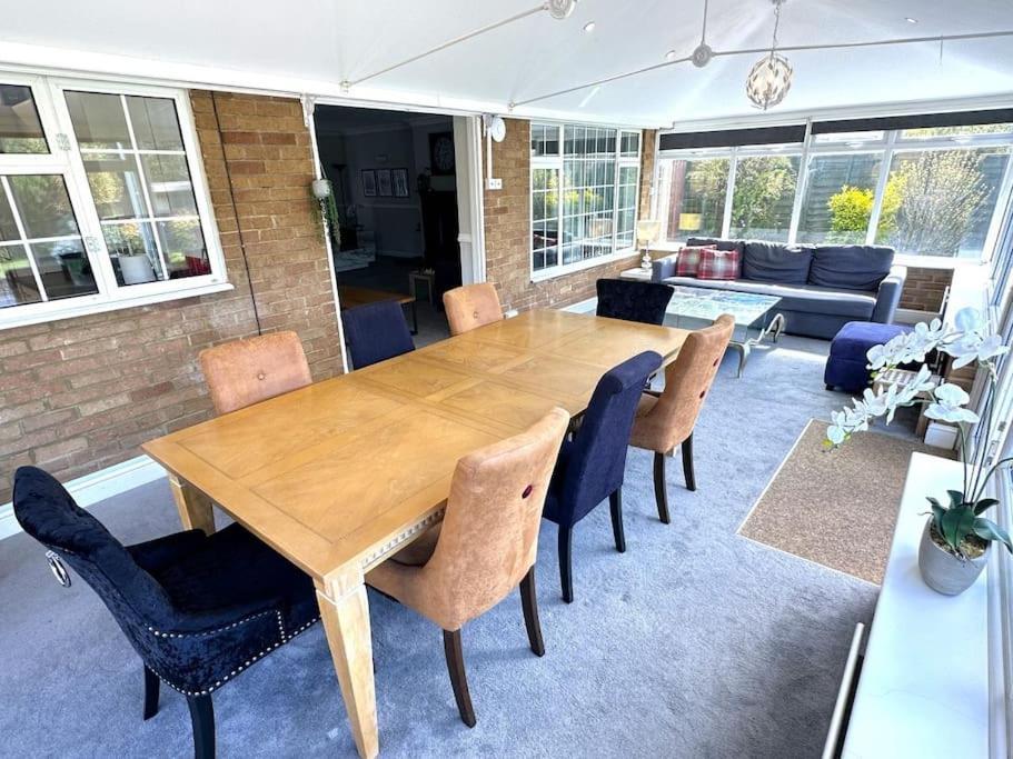 Kennedy Villa - 5 Bedroom House With Hot Tub, Wifi, Free Parkings, Close To Bicester Village 외부 사진